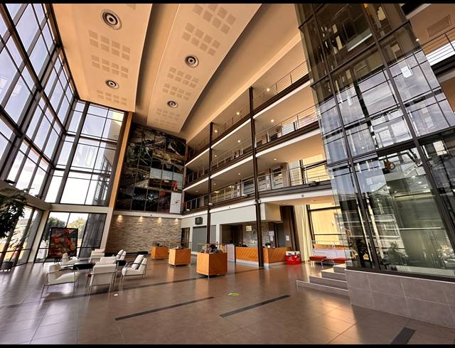2,470M² OFFICE TO LET IN PARKTOWN
